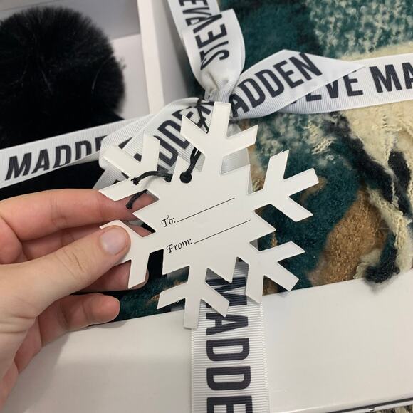 Steve Madden Hat and Scarf Set NIB Black Beanie Plaid Scarf Cozy - Picture 3 of 4